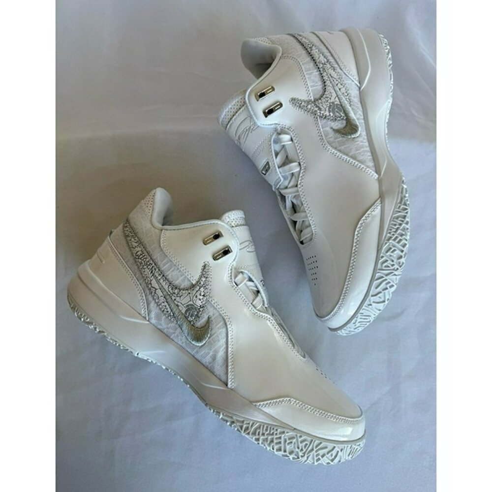 Nike Men’s White Low-Top Basketball Shoes